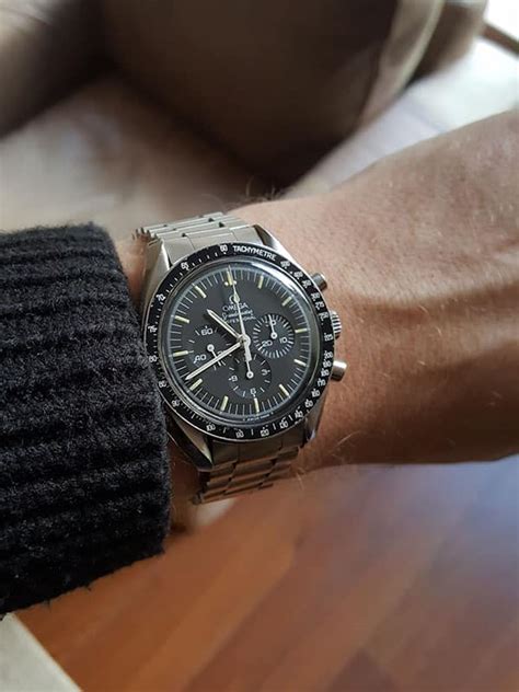 omega speedmaster lug size.